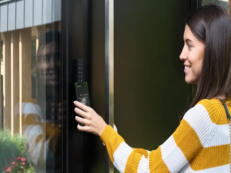 A guest opening the door with the Nuki keypad